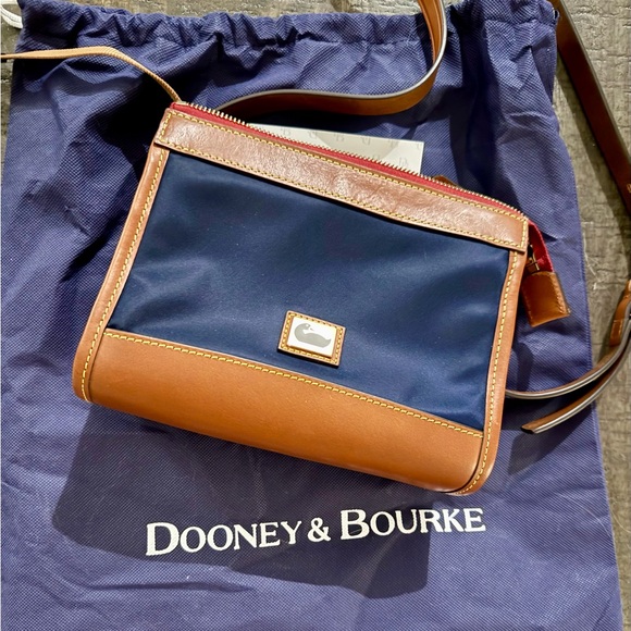 Dooney & Bourke Handbags - Dooney & Bourke Shoulder Bag